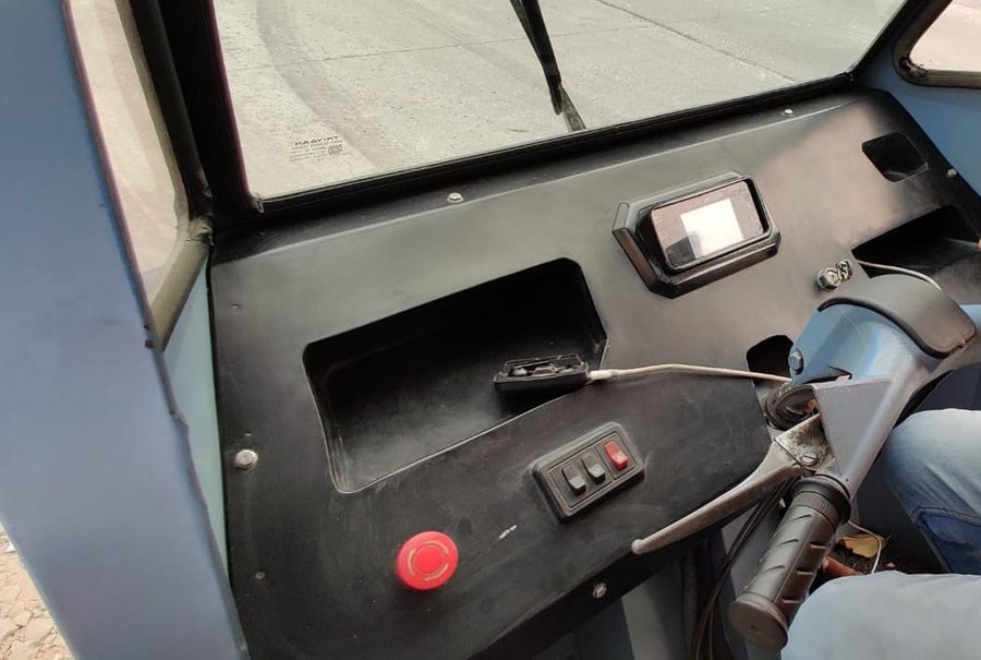 Dashboard fitted in the cab.